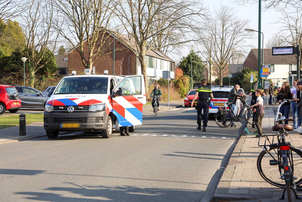Massale zoekactie van politie in de wijk Overhees