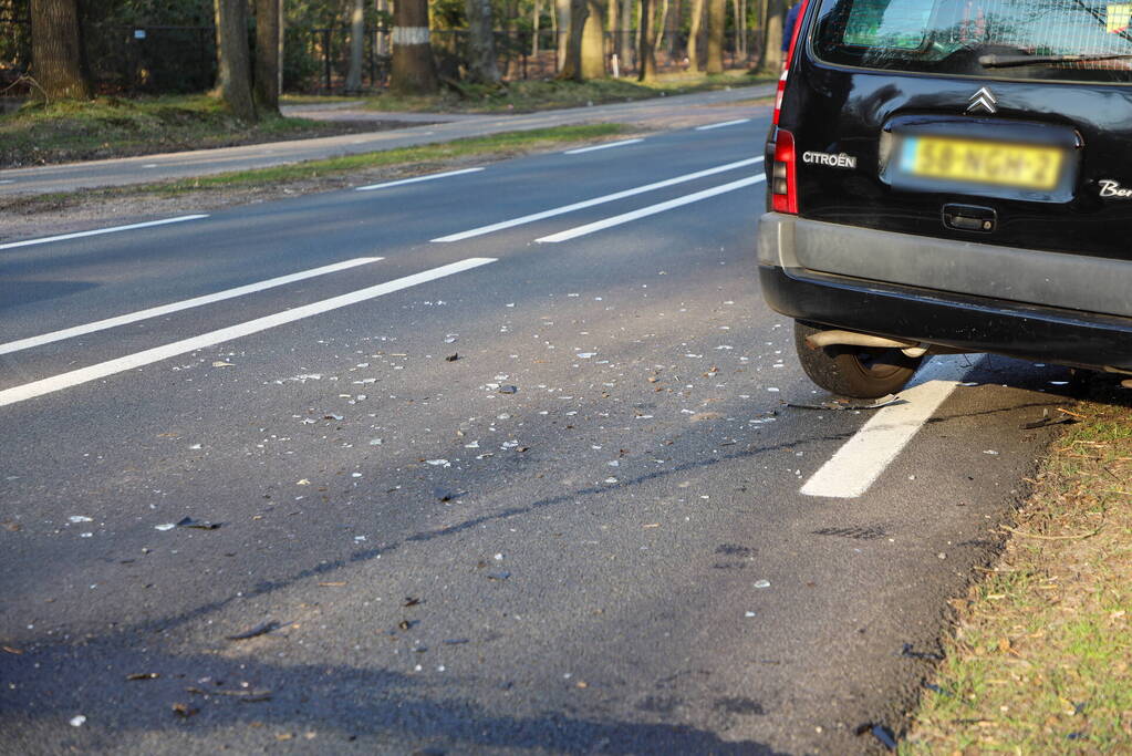 Bestuurder van bestelbus botst op voorganger