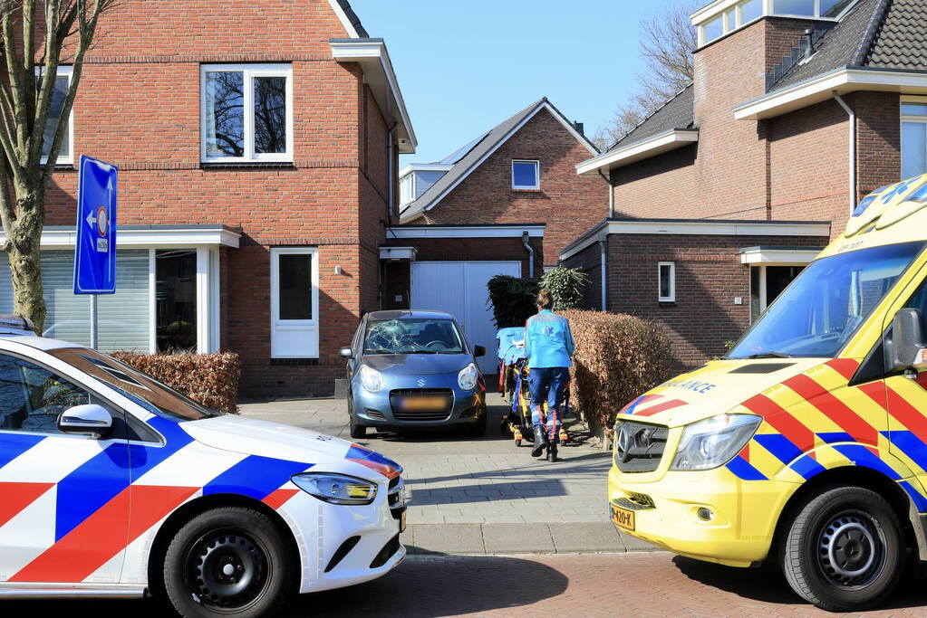 Fietsster gewond bij botsing met auto