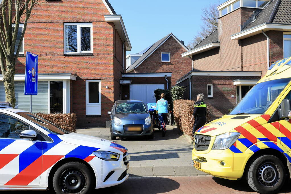 Fietsster gewond bij botsing met auto