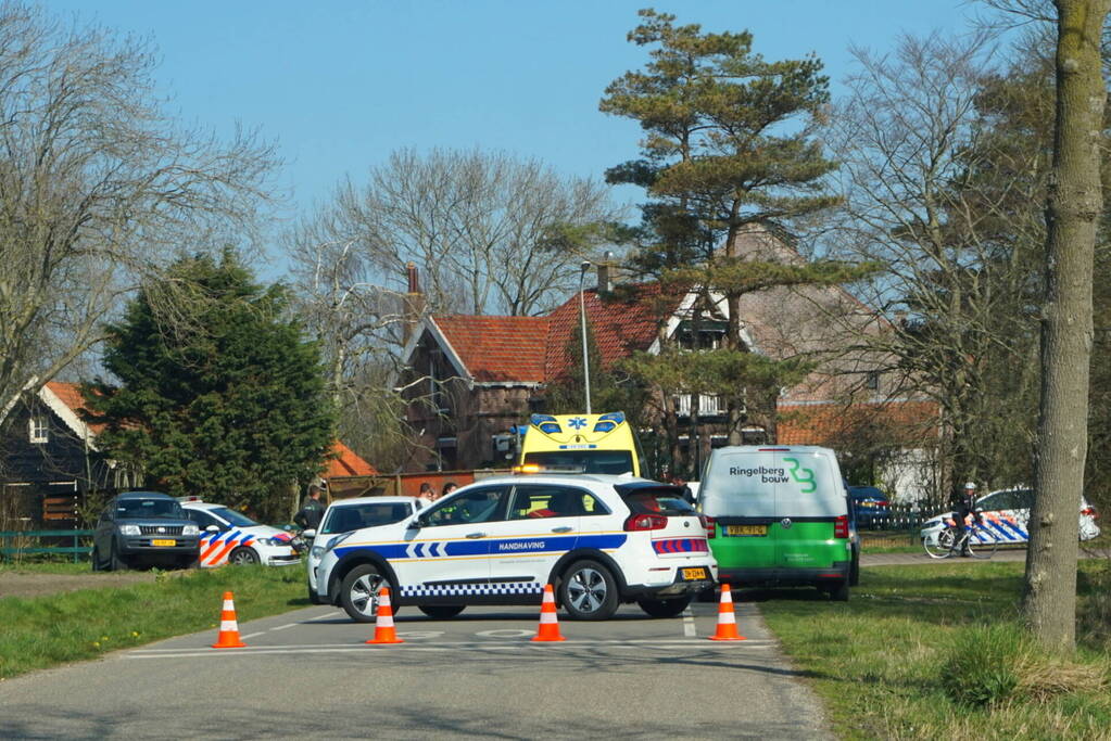 Man op fiets aangereden door afslaande tractor