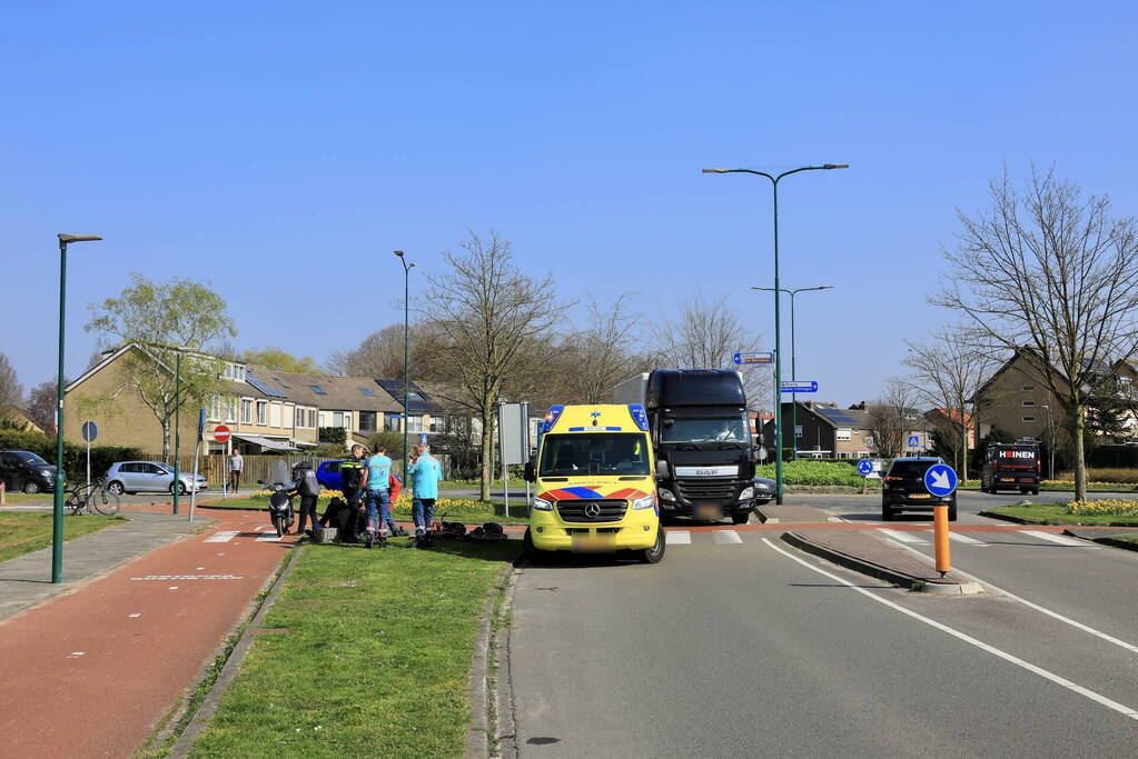 Overstekende fietser aangereden op beruchte rotonde
