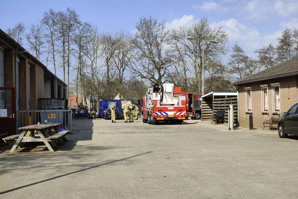 Brand op terrein van aannemersbedrijf