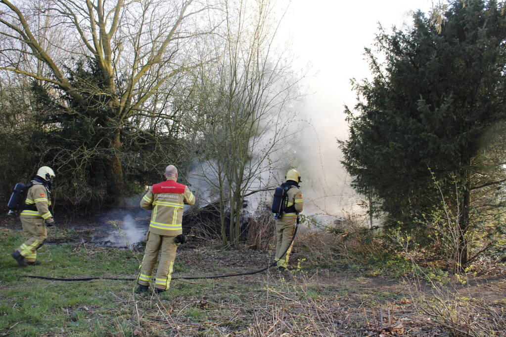 Flinke rookontwikkeling vanwege brand in grashoop