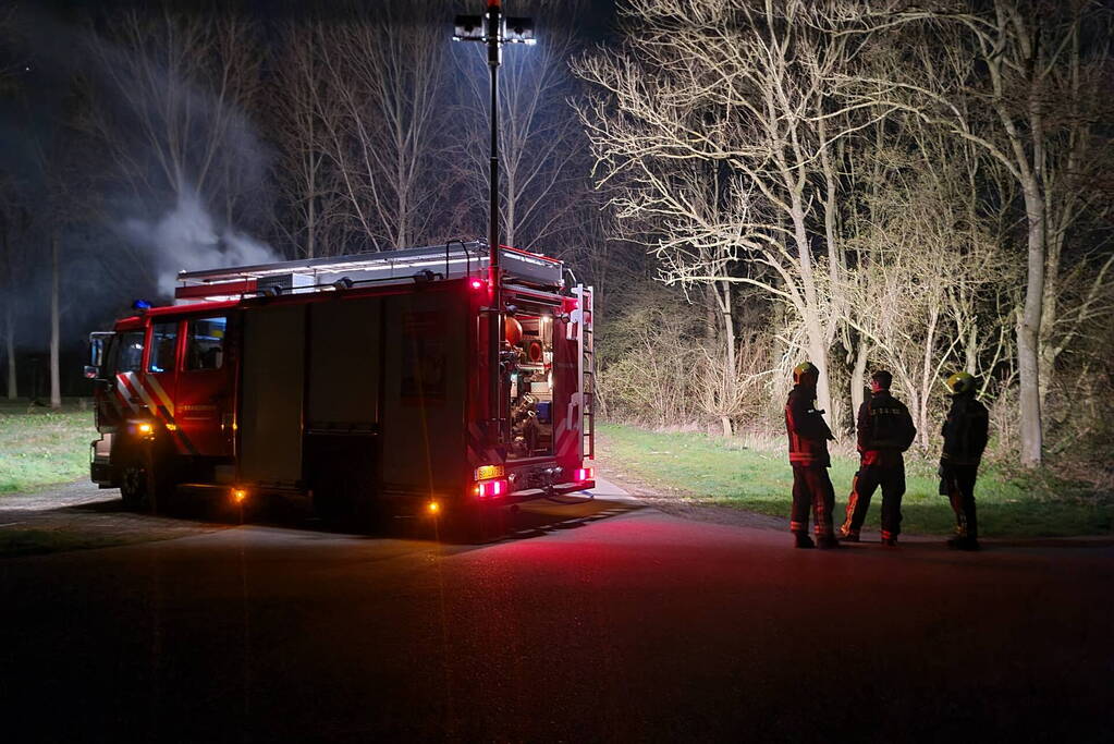 Personenauto volledig uitgebrand