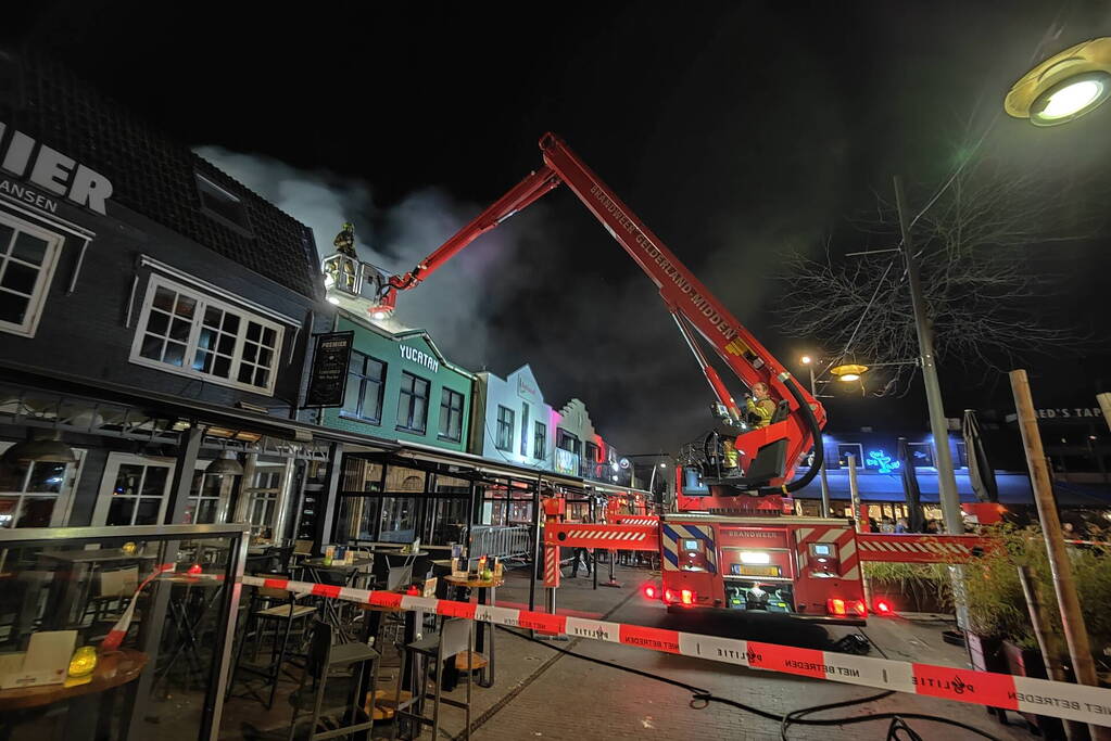 Grote brand boven cafe Railroad