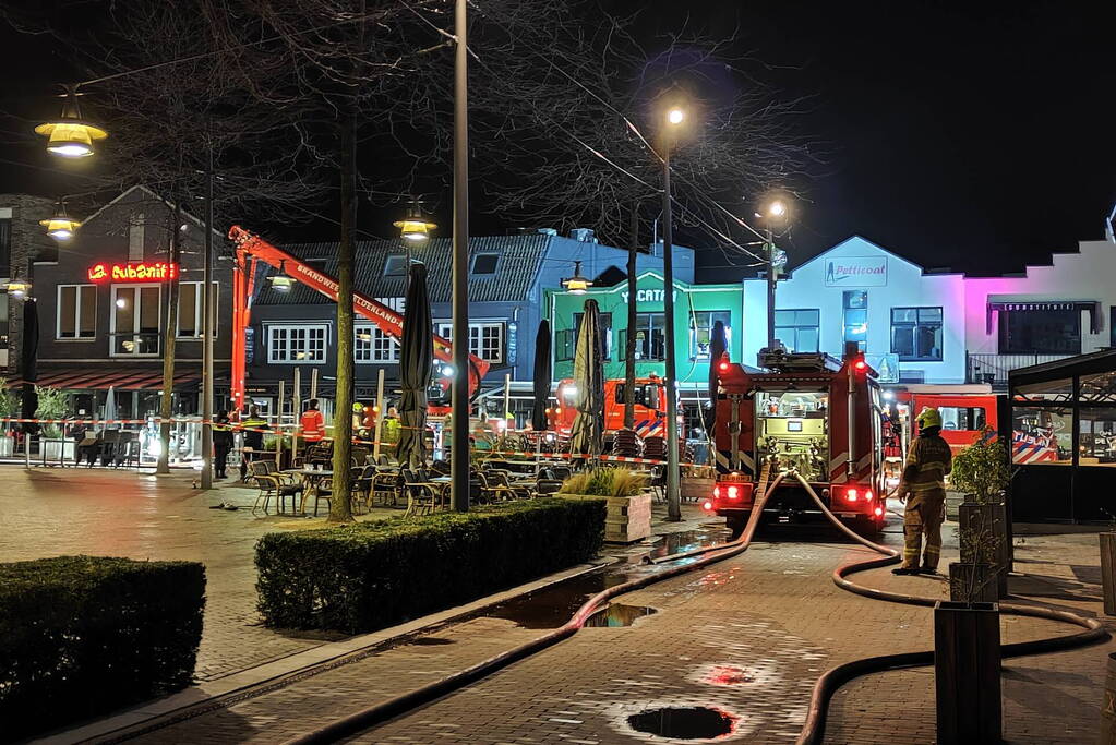 Grote brand boven cafe Railroad