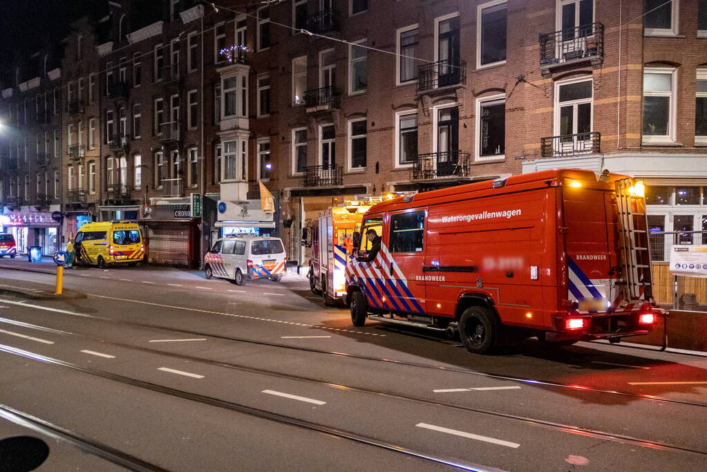 Persoon komt te water in gracht