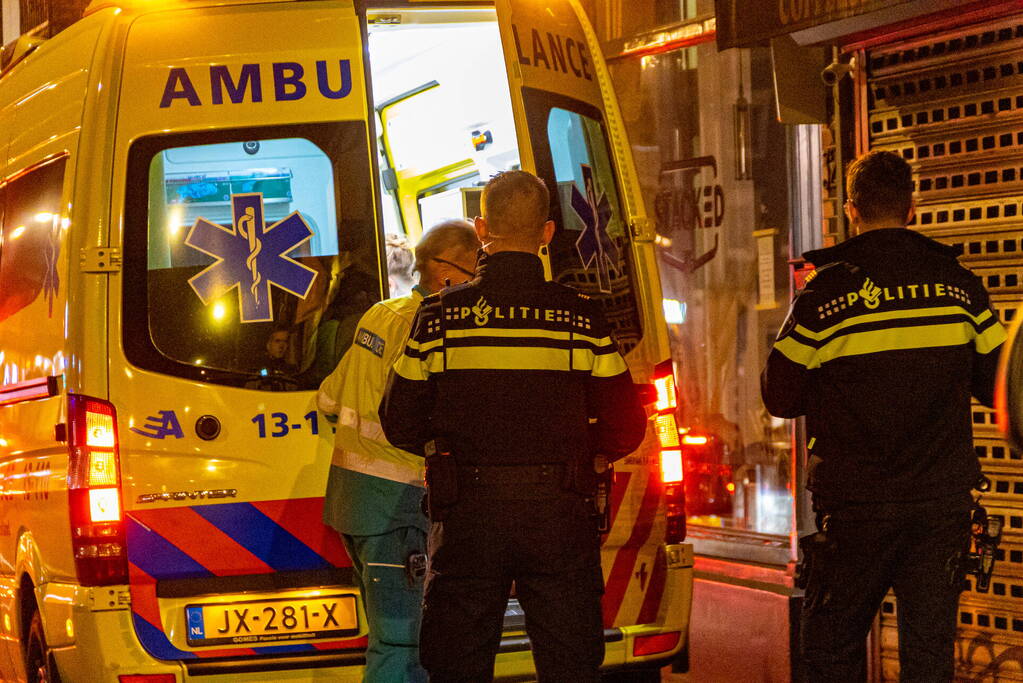 Persoon komt te water in gracht