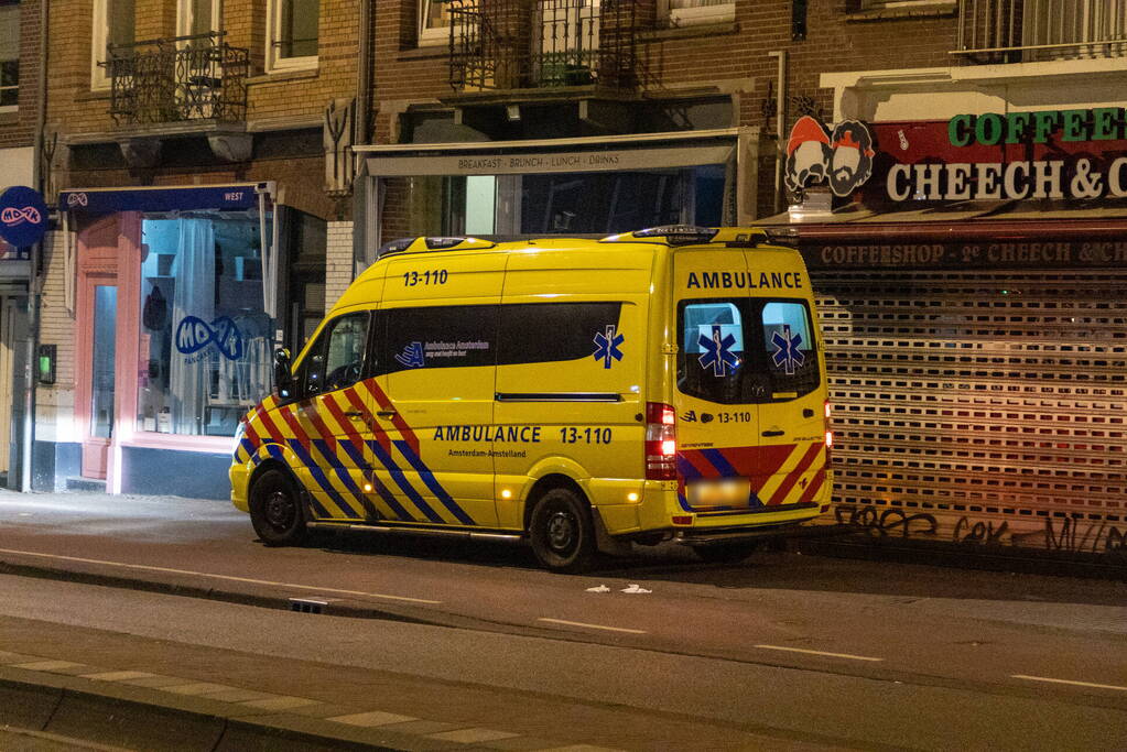 Persoon komt te water in gracht