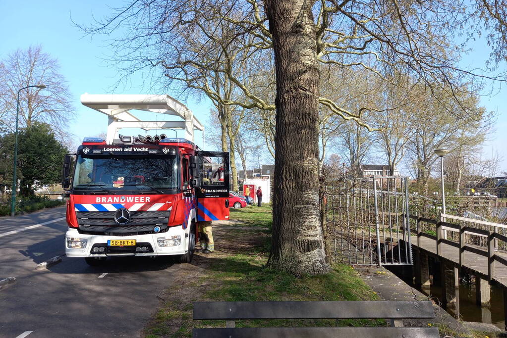 Brand op plezierjacht in haven