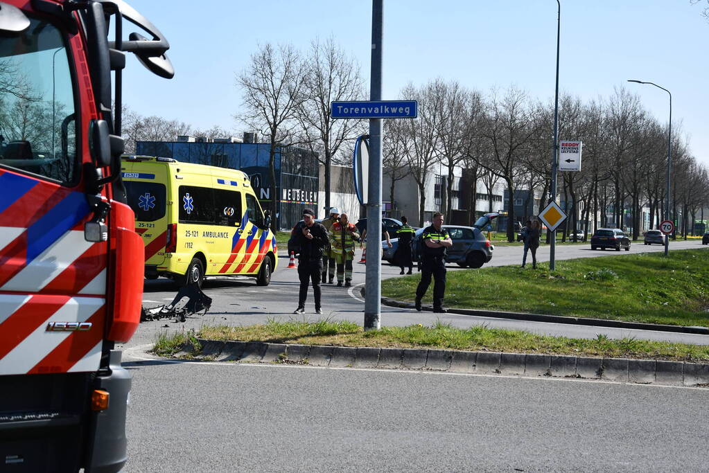 Veel schade bij ongeval tussen twee auto's