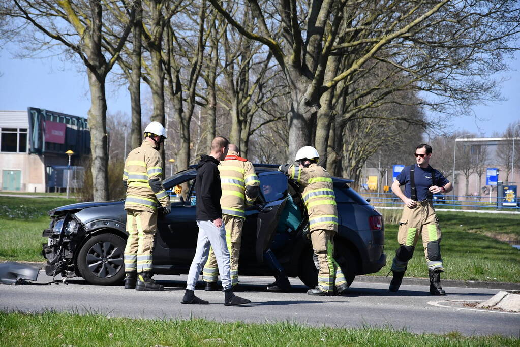 Veel schade bij ongeval tussen twee auto's