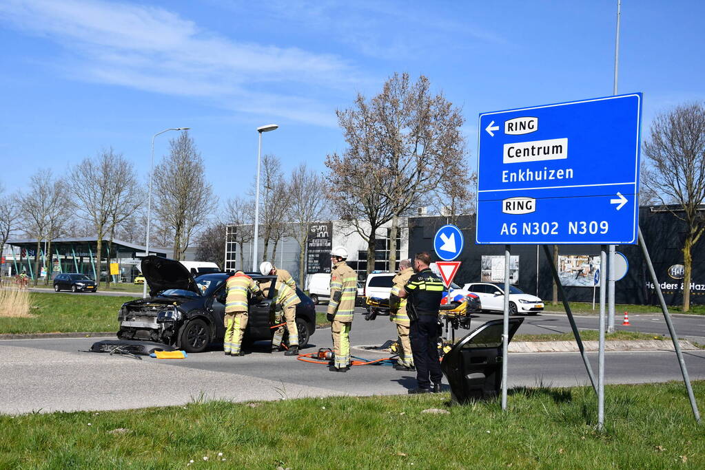 Veel schade bij ongeval tussen twee auto's