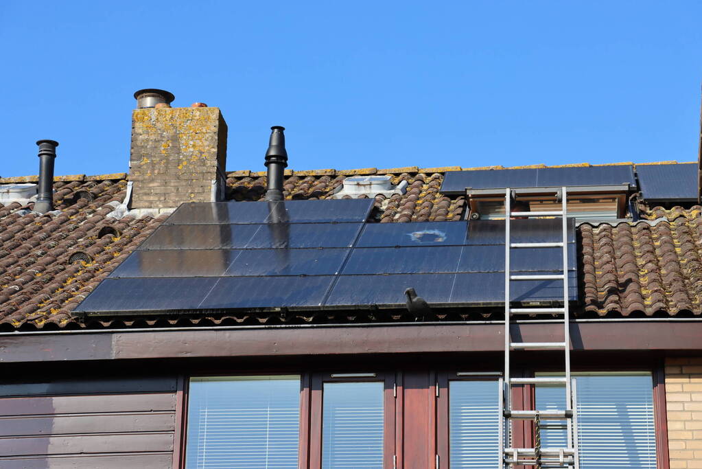 Brand op dak door zonnepanelen