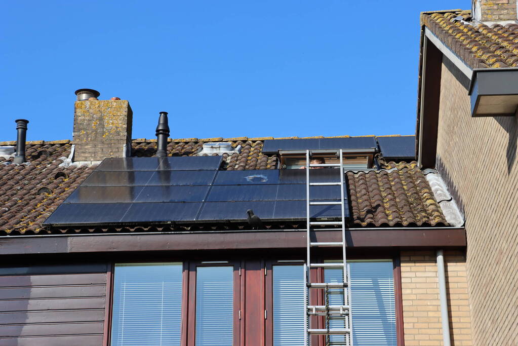 Brand op dak door zonnepanelen