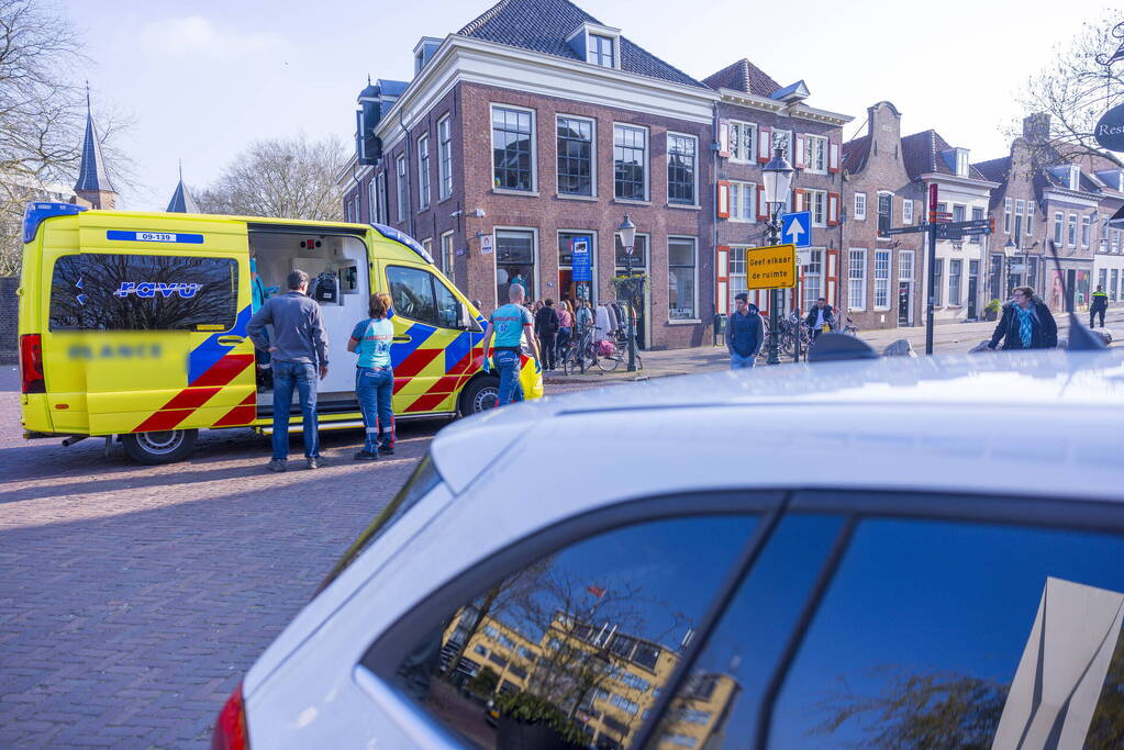 Fietsster loopt botbreuken op bij aanrijding
