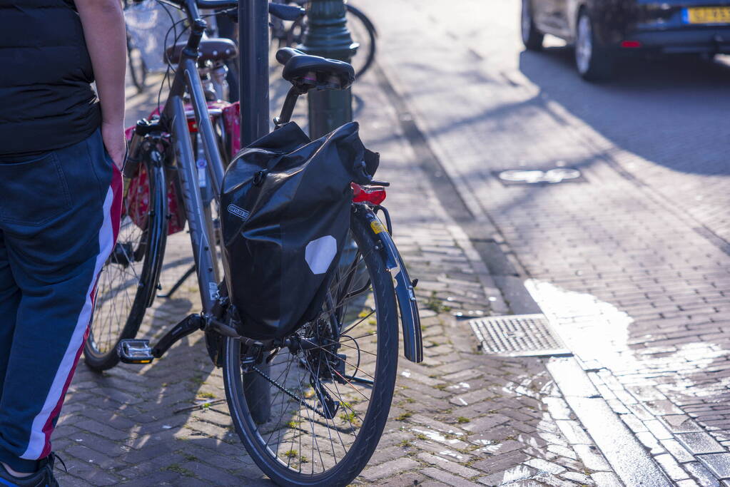 Fietsster loopt botbreuken op bij aanrijding
