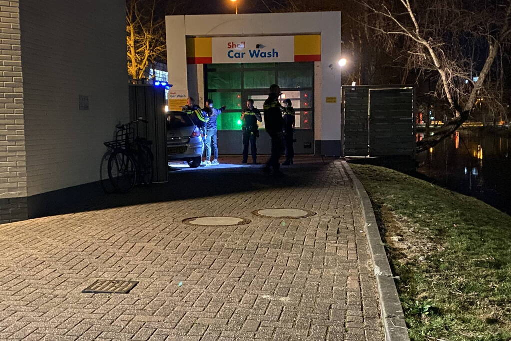 Persoon gaat ervandoor na stopteken