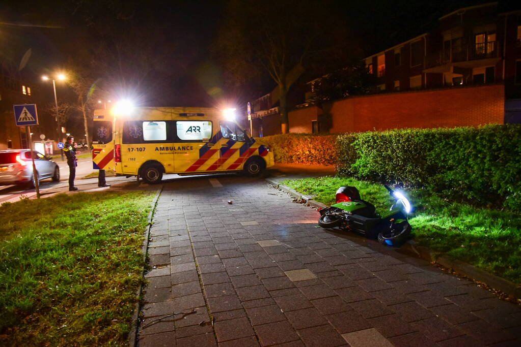 Twee personen gaan onderuit met Go Sharing-deelscooter