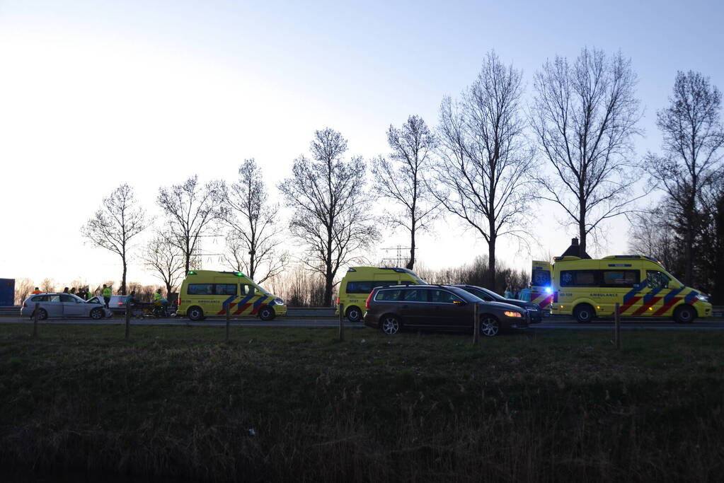 Negen gewonden bij forse kop-staartbotsing