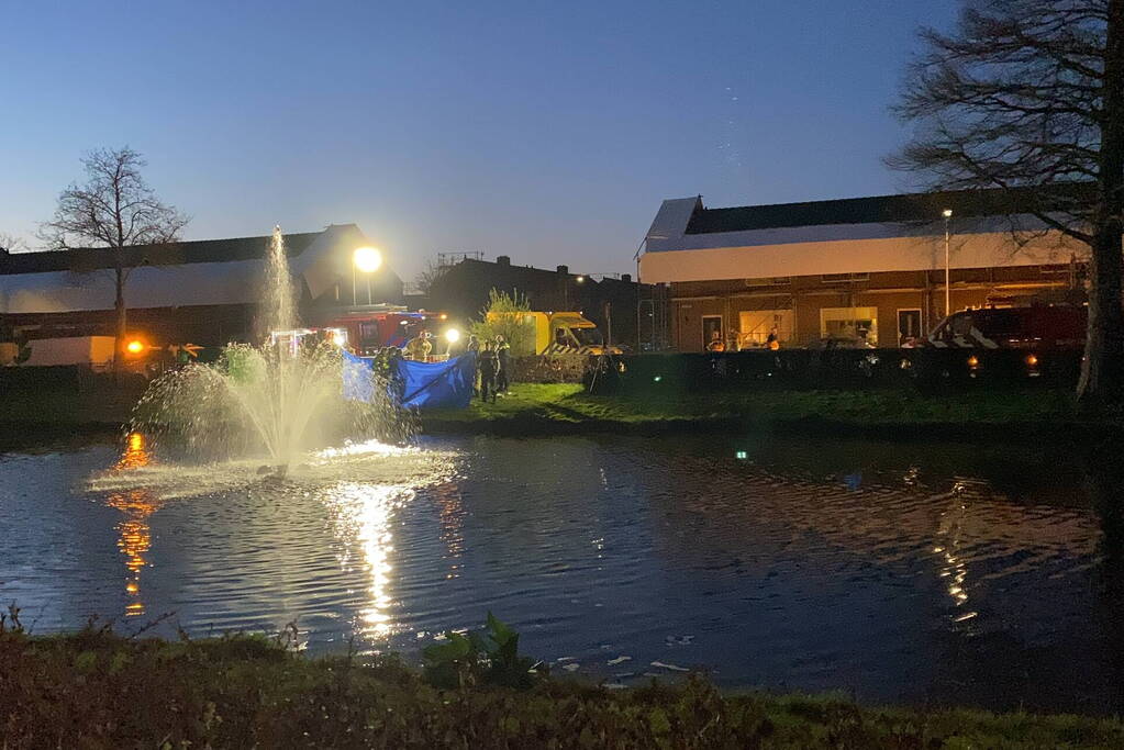 Kind (3) overleden na te water raken in vijver