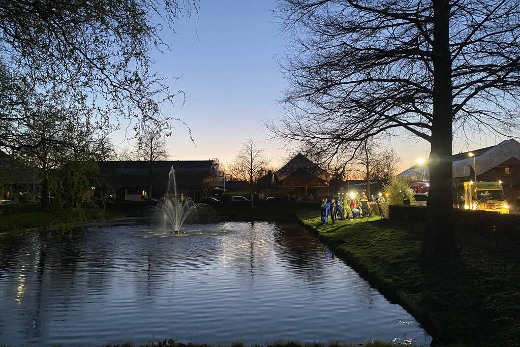Kind (3) overleden na te water raken in vijver