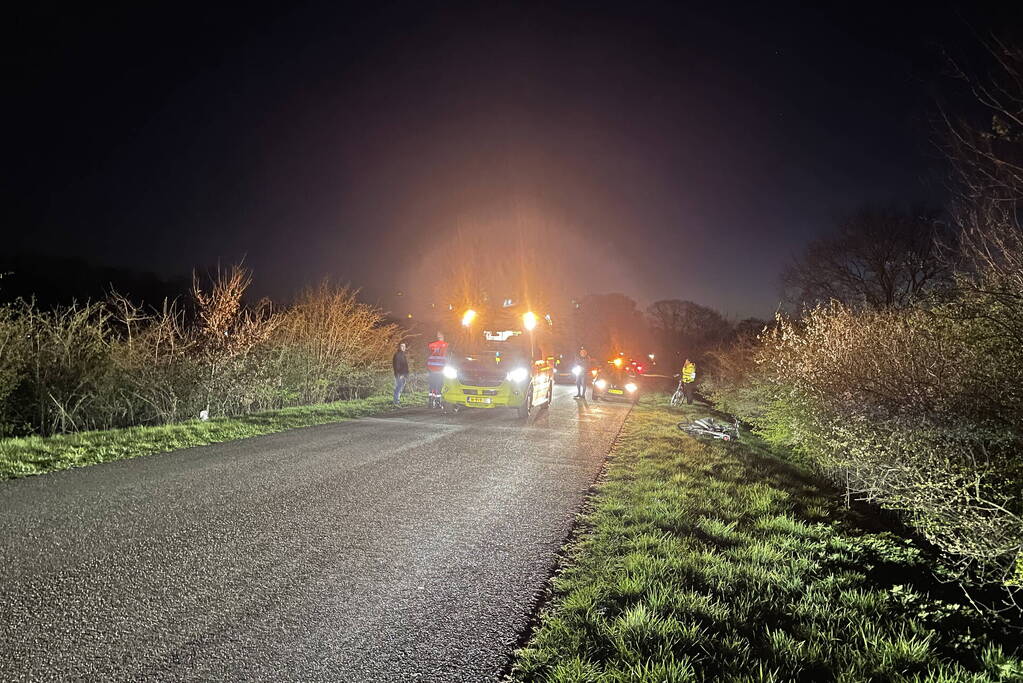 Twee fietsers komen met elkaar in botsing