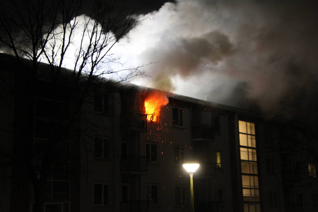 Gewonde bij uitslaande brand in flat