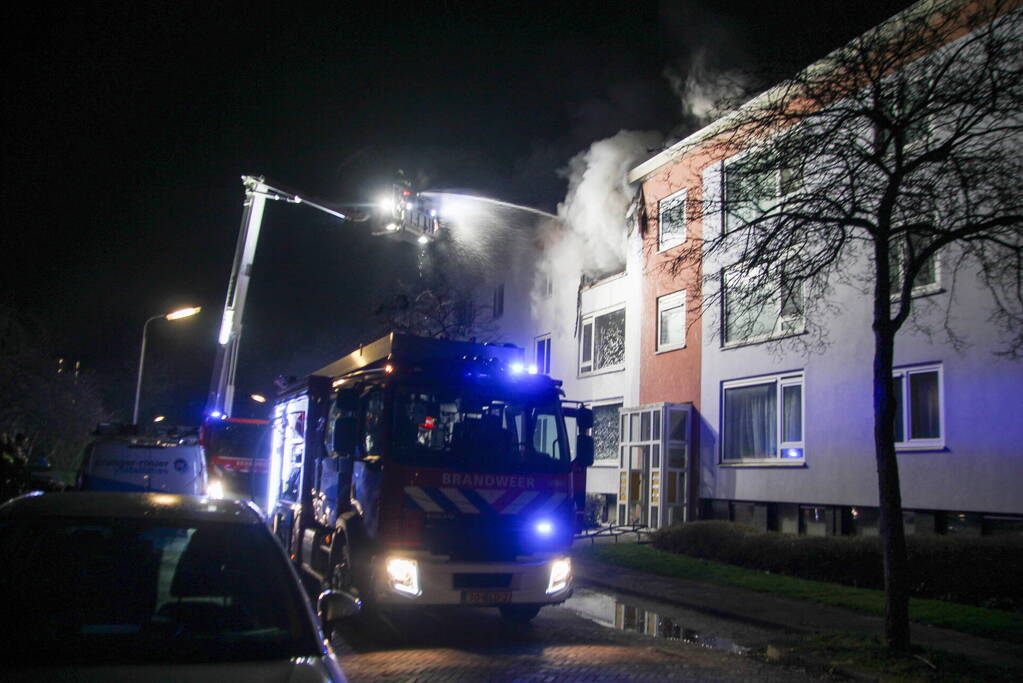 Gewonde bij uitslaande brand in flat