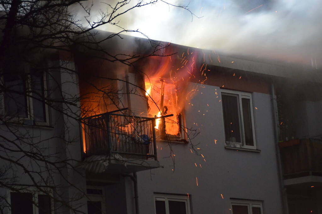 Gewonde bij uitslaande brand in flat