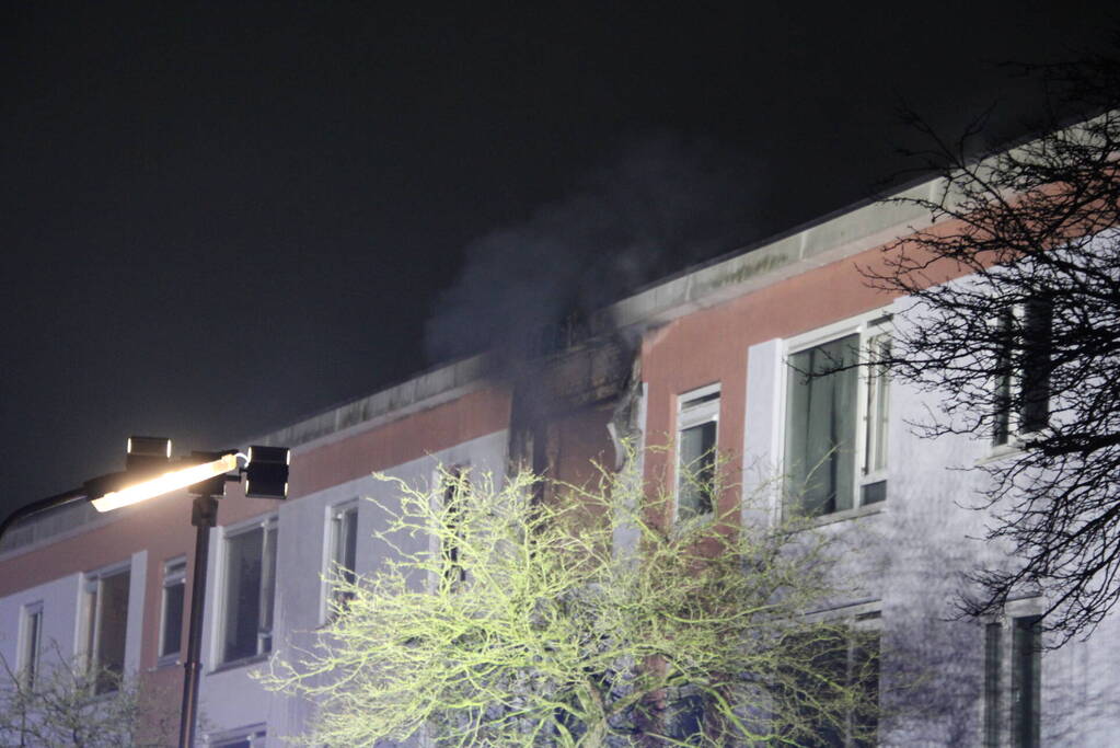 Gewonde bij uitslaande brand in flat