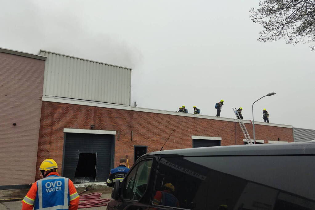 Zeer grote brand in bedrijfspand