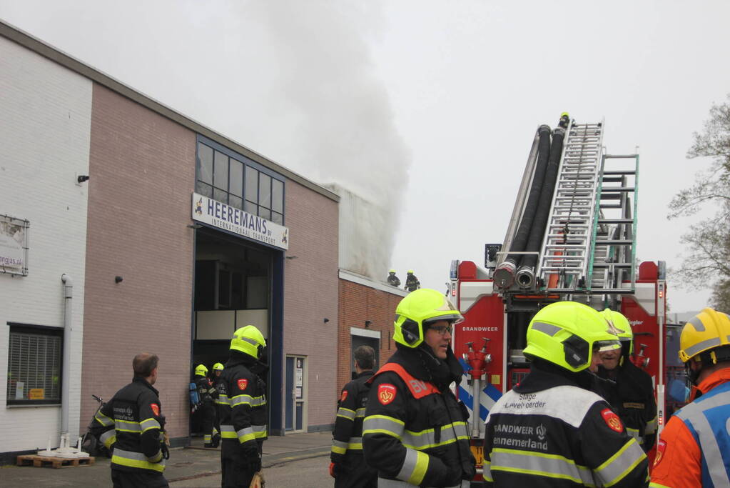 Zeer grote brand in bedrijfspand