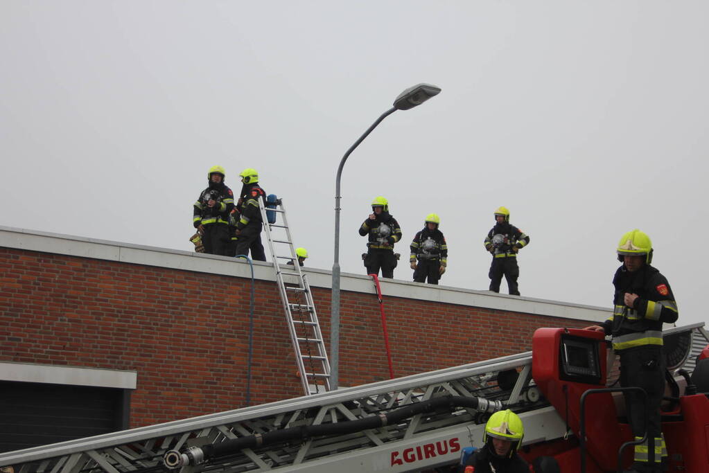 Zeer grote brand in bedrijfspand