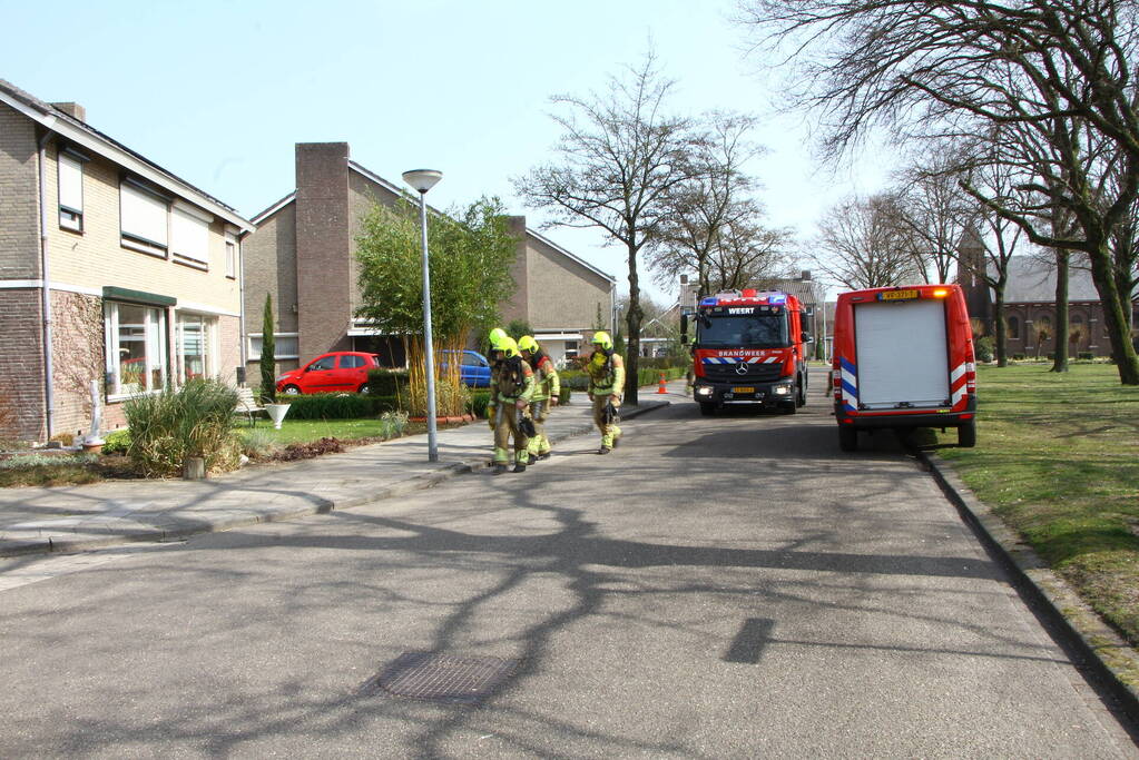 Brandweer doet onderzoek naar gaslucht