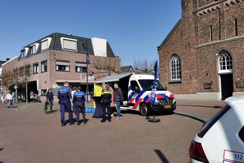Politie geeft voorlichting aan burgers