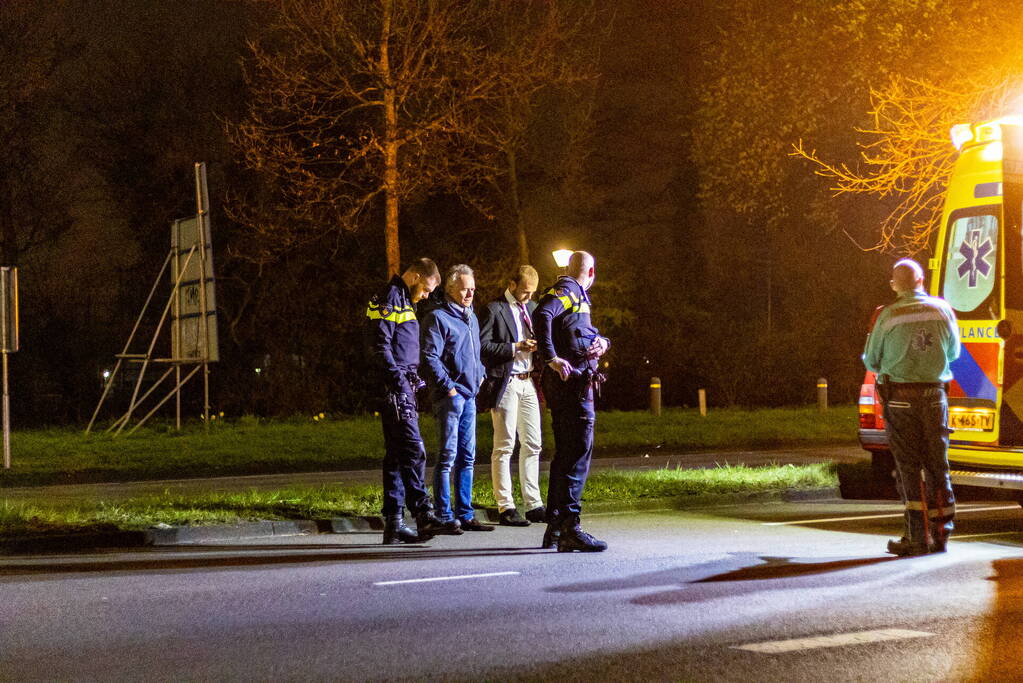 Persoon valt in slaap en botst tegen boom
