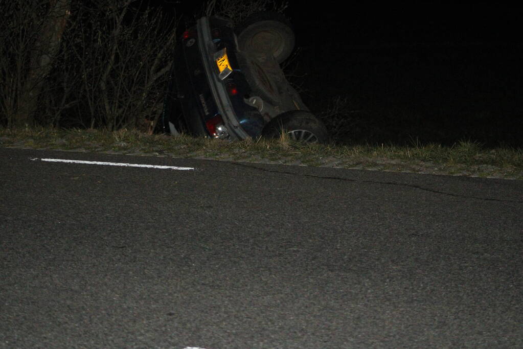 Bestuurder belandt met auto in sloot