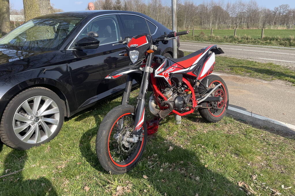 Brommer aangereden door auto