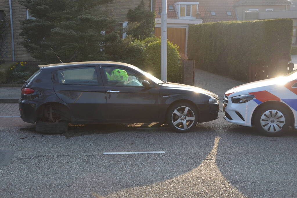 Politie ramt auto na achtervolging
