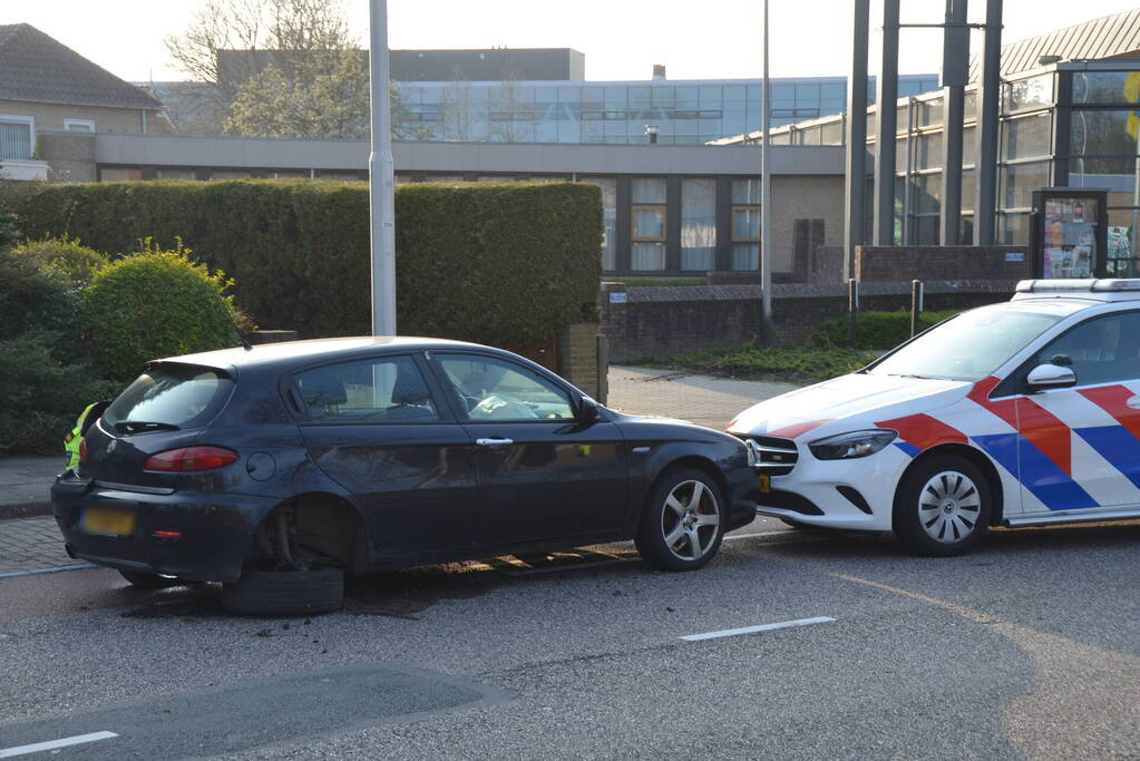Politie ramt auto na achtervolging