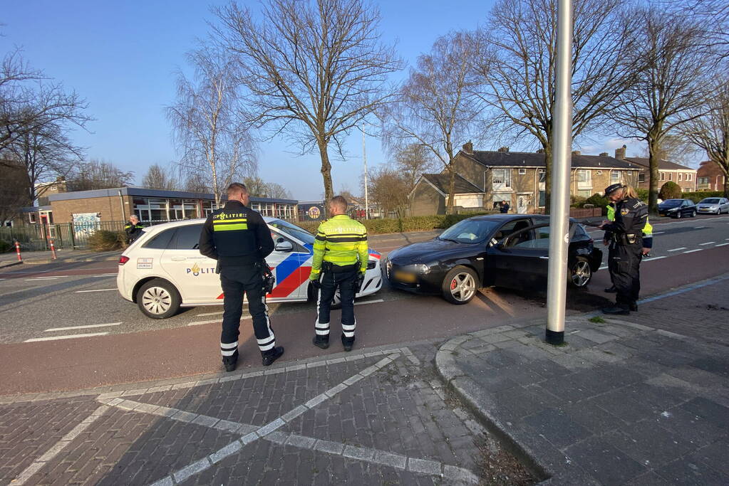 Politie ramt auto na achtervolging