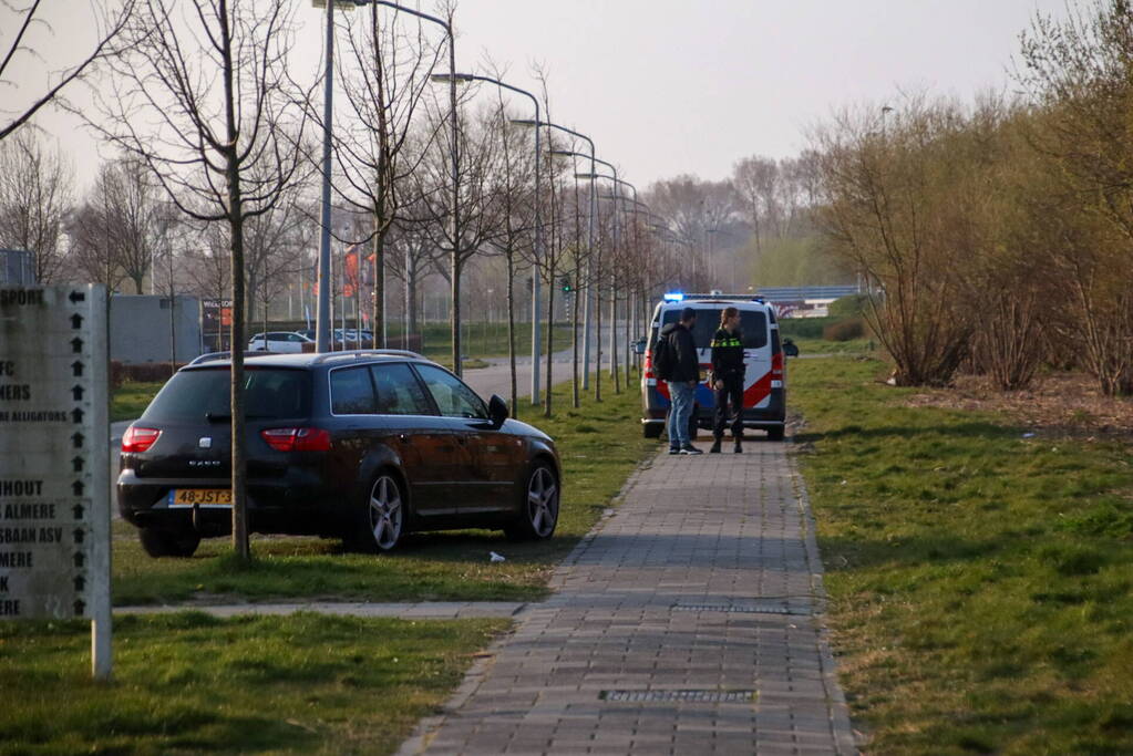 Politie doet onderzoek naar steekpartij op straat
