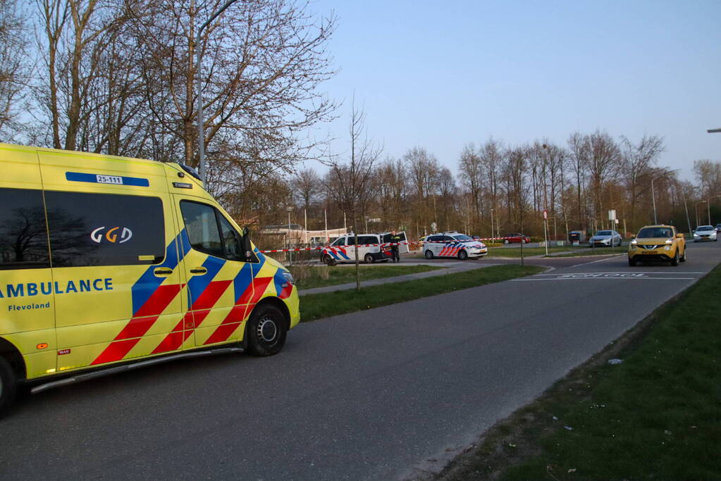 Politie doet onderzoek naar steekpartij op straat