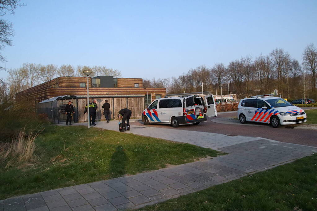 Politie doet onderzoek naar steekpartij op straat