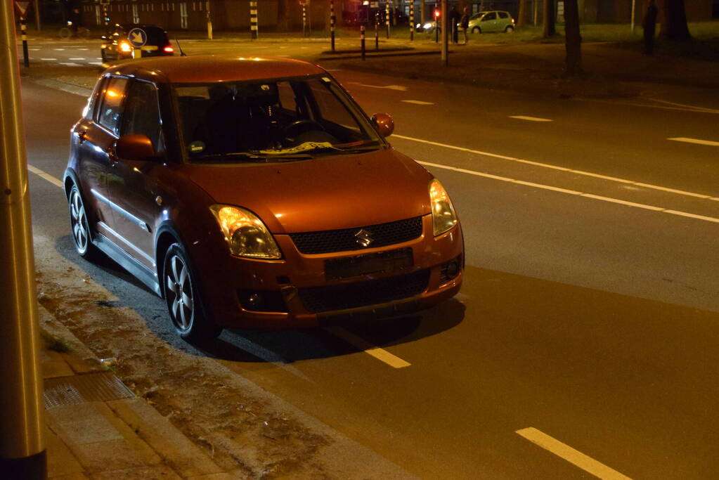 Botsing tussen personenauto en scooterrijder