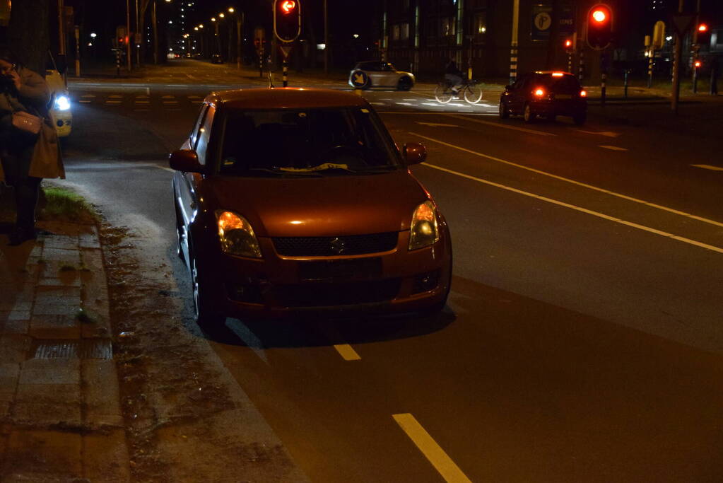 Botsing tussen personenauto en scooterrijder