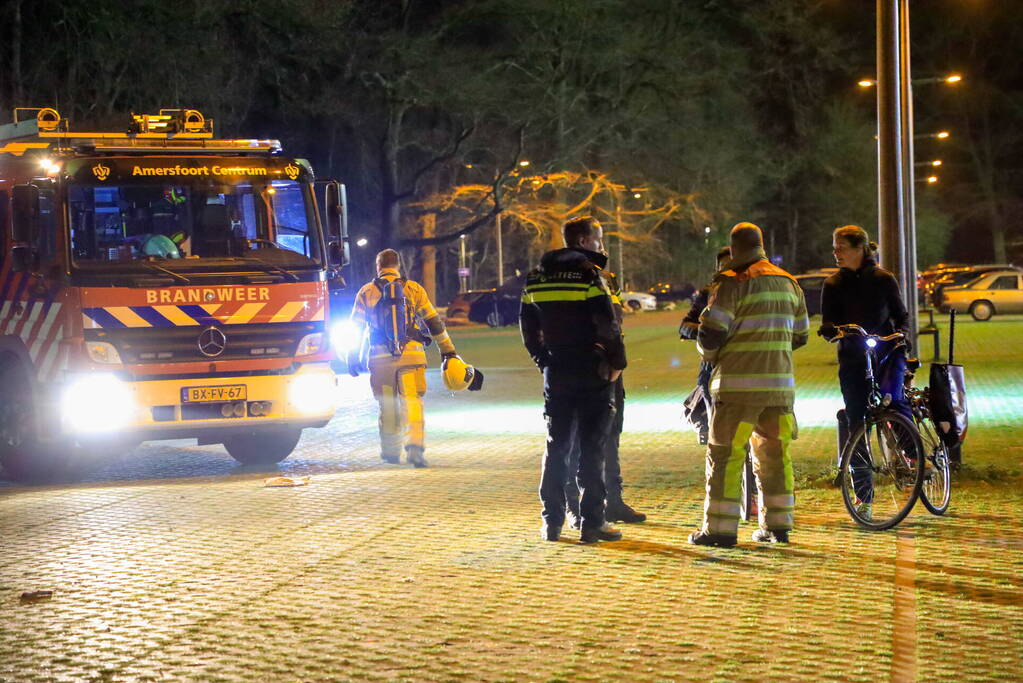 Broei in stapel houtsnippers zorgt voor brandweerinzet