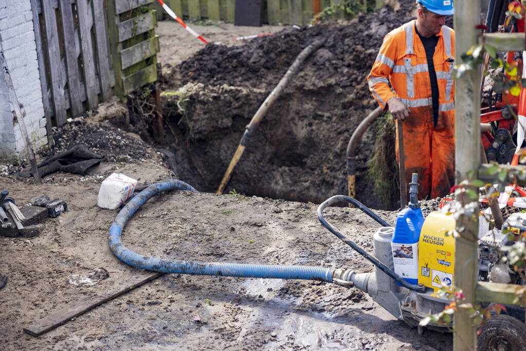 Modderpoel na waterleidingbreuk